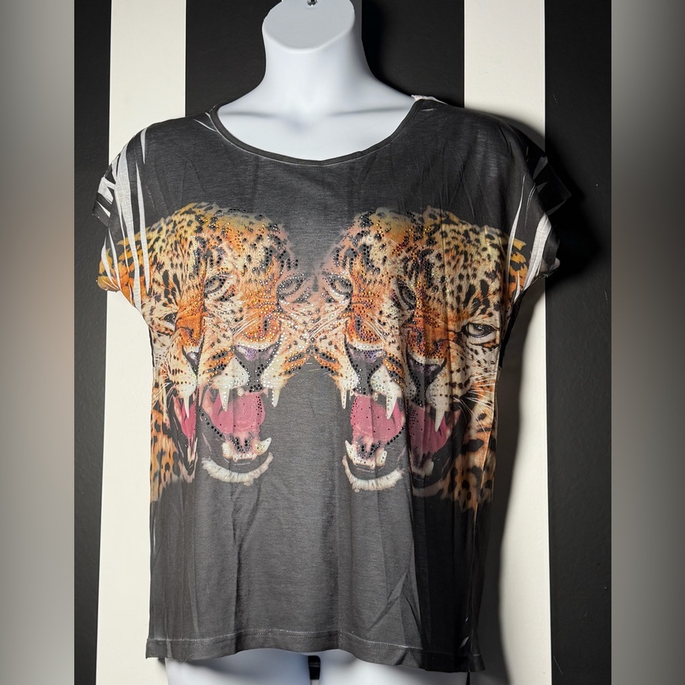 NWOT Graphic Leopard Print Women’s Tee w/ Rhinestones and Lace Back Panels SZ XL